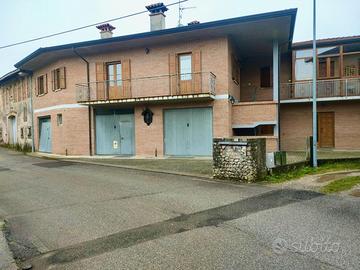 AMPIO TRICAMERE IN TRIFAMILIARE: 134 mq abitati...