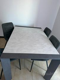 Tavolo con sedie