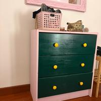 Mobiletto in legno colorato