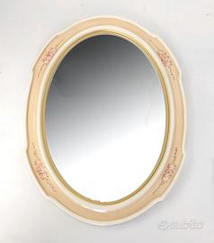 Specchiera ovale in legno avorio anticato e decori