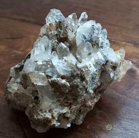 Cluster quarzo ialino, latteo e schrol 