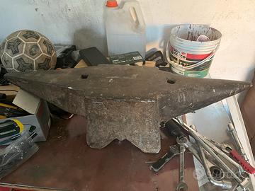 Incudine kg 60 e sua base in pietra