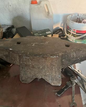 Incudine kg 60 e sua base in pietra
