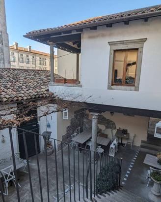 Casa indipendente di 536 m² con più di 5 locali a 