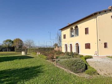 Appartamento di 120 m² con più di 5 locali e box a