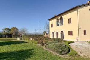 Appartamento di 120 m² con più di 5 locali e box a