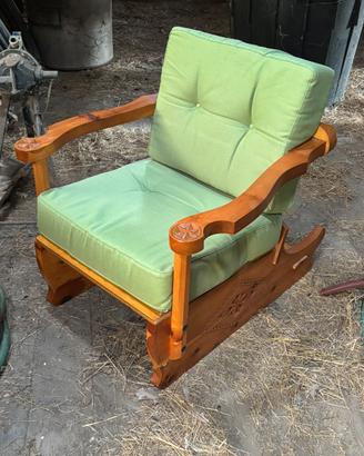 Coppia di poltrone vintage in legno