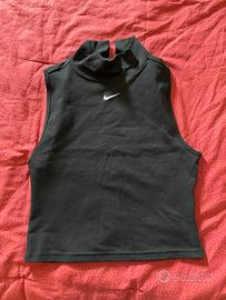 Crop top Nike lupetto senza maniche