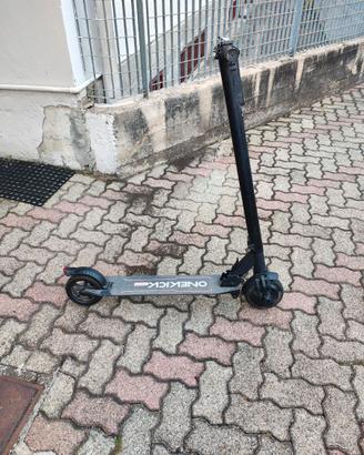Monopattino elettrico One Kick Two (6,5") Nero TDE