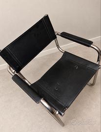 Sedia dal design moderno in pelle nera e metallo