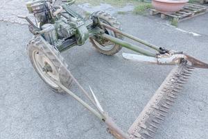 MOTOFALCIATRICE BERTOLI con apparecchiatura mietil