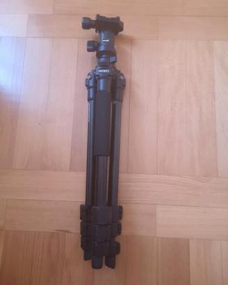 Cavalletto estensibile marca Benro completo di cus