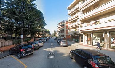 Quadrilocale dotato di DOPPI SERVIZI E DUE BALCONI