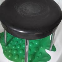 sgabello da bagno nero