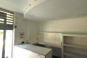 Negozio centro Maddaloni- doppia vetrina