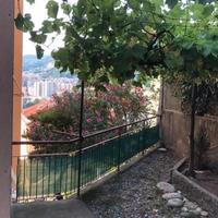 Sestri ponente trilocale con giardino e residenza