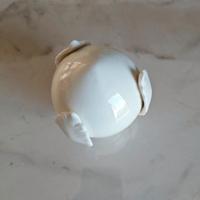 pumo Salentino in ceramica bianca 