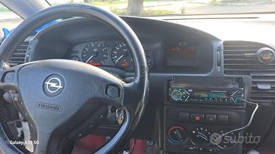 opel  zafira.   2001.  benzina GPL 