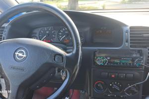 opel  zafira.   2001.  benzina GPL 