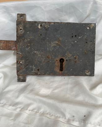 Serratura antica da portone in ferro – primi ‘900