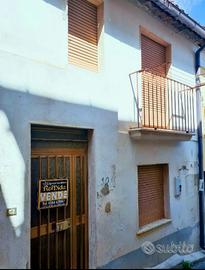 Casa indipendente su 2 livelli vicino piazza