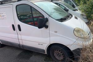 Furgoni due con motore rotto