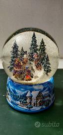 Palla di neve con carillon e luce