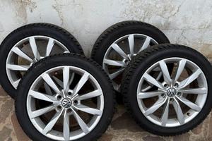4 cerchi VW 17" originali con gomme invernali