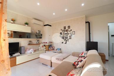 VILLA A SCHIERA A SANT'OMERO