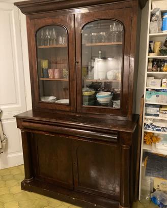 Credenza antica