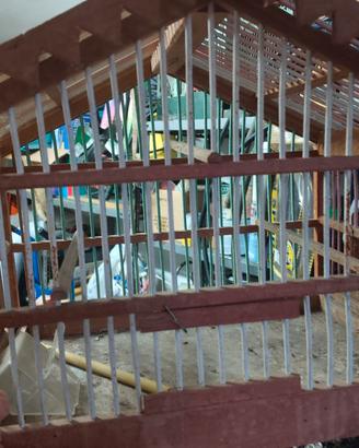 vecchia gabbia per uccelli