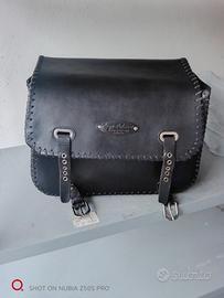 borsa in cuoio con attacchi laterali