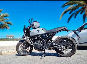 Brixton Crossfire 500- 2021 con scooter