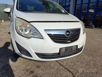 Paraurti anteriore OPEL MERIVA del 2011