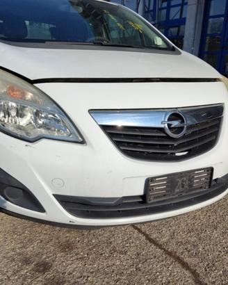 Paraurti anteriore OPEL MERIVA del 2011