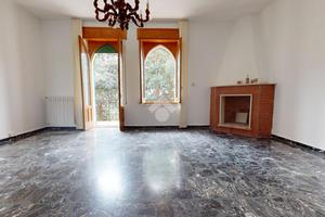 VILLA A SCHIERA A ORIA