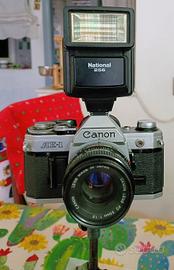 Canon AE1 con obiettivi e accessori 