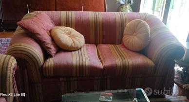set completo due divani a 3 posti e un pouf