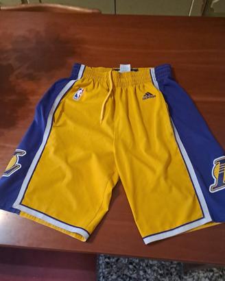 Pantaloncini da basket Adidas taglia in for