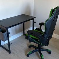 Scrivania e sedia da gaming