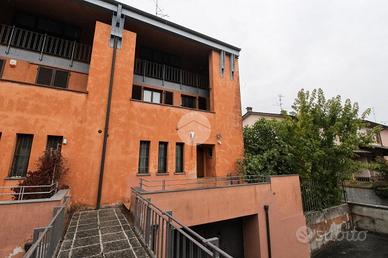 VILLA A SCHIERA D'ANGOLO A LANGHIRANO