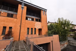 VILLA A SCHIERA D'ANGOLO A LANGHIRANO