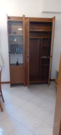 armadio e piccola libreria 