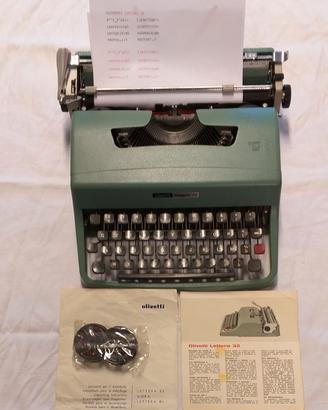 Macchina da scrivere Olivetti lettera 32