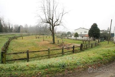 TERRANEGRA (Isola) mezza bifamiliare con giardino
