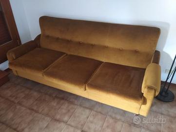 Divano letto a tre posti