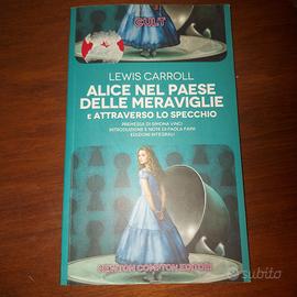 Alice nel paese delle meraviglie attraverso lo spe