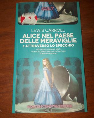 Alice nel paese delle meraviglie attraverso lo spe