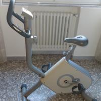 cyclette con piccolo schermo