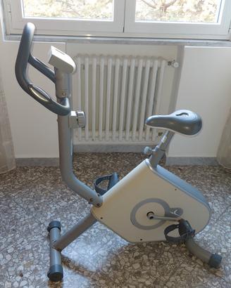 cyclette con piccolo schermo